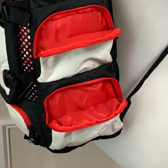 Jansport UNHINGED Black/White Sands - Picture 7 of 16